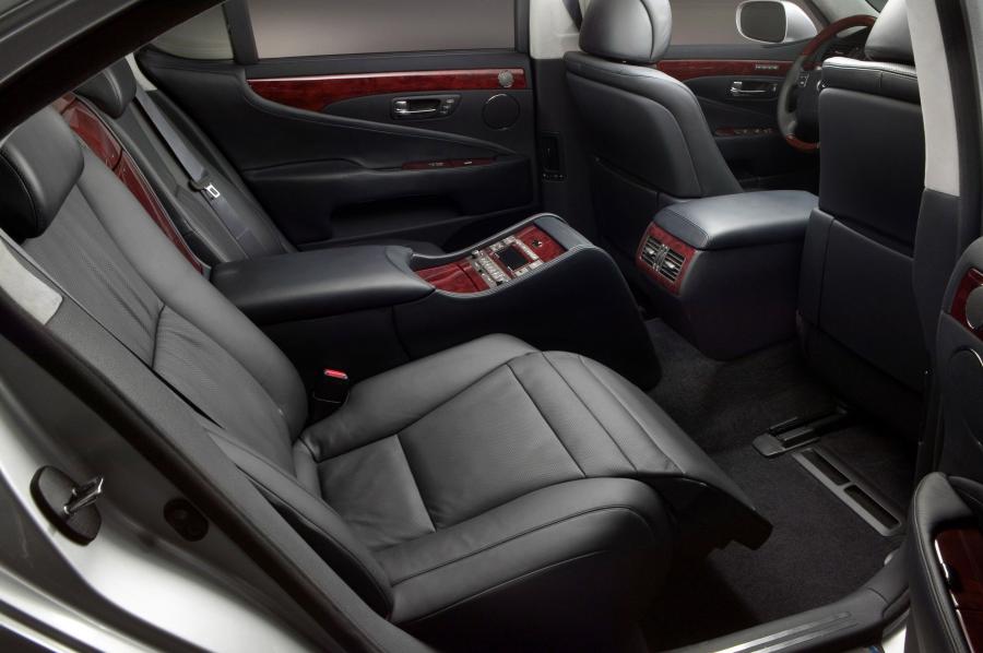  Lexus LS600h L 2008 года  (фото 15 из 34)